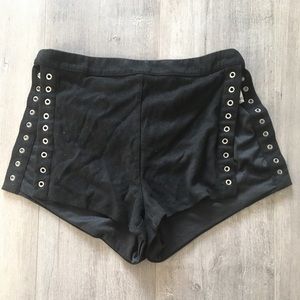 Shorts shoes lace not included